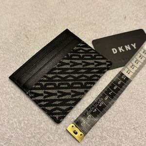 DKNY logo Cardholder
